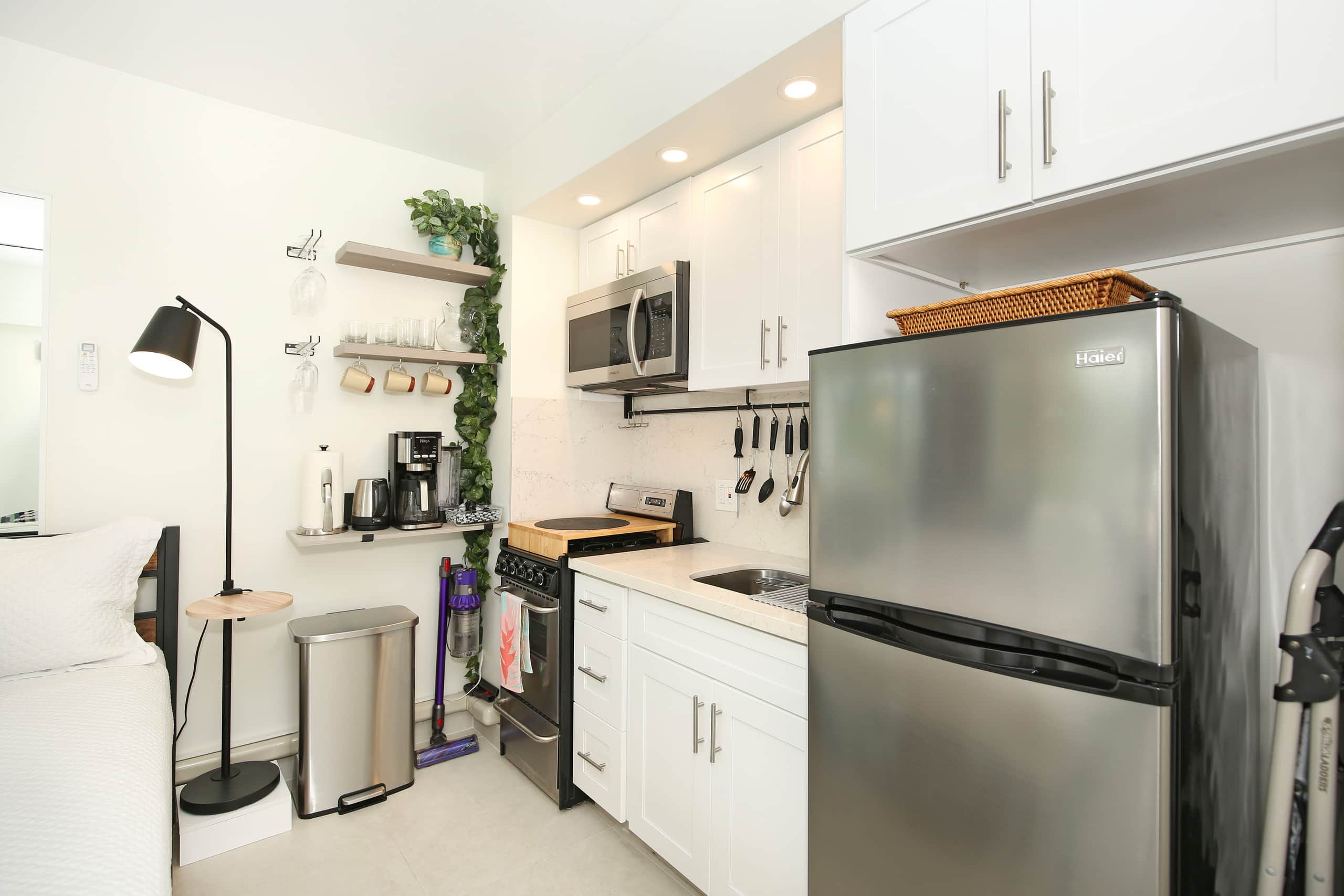 Condo in Honolulu · ★4.89 · Studio · 2 beds · 1 shared bath - Image 6