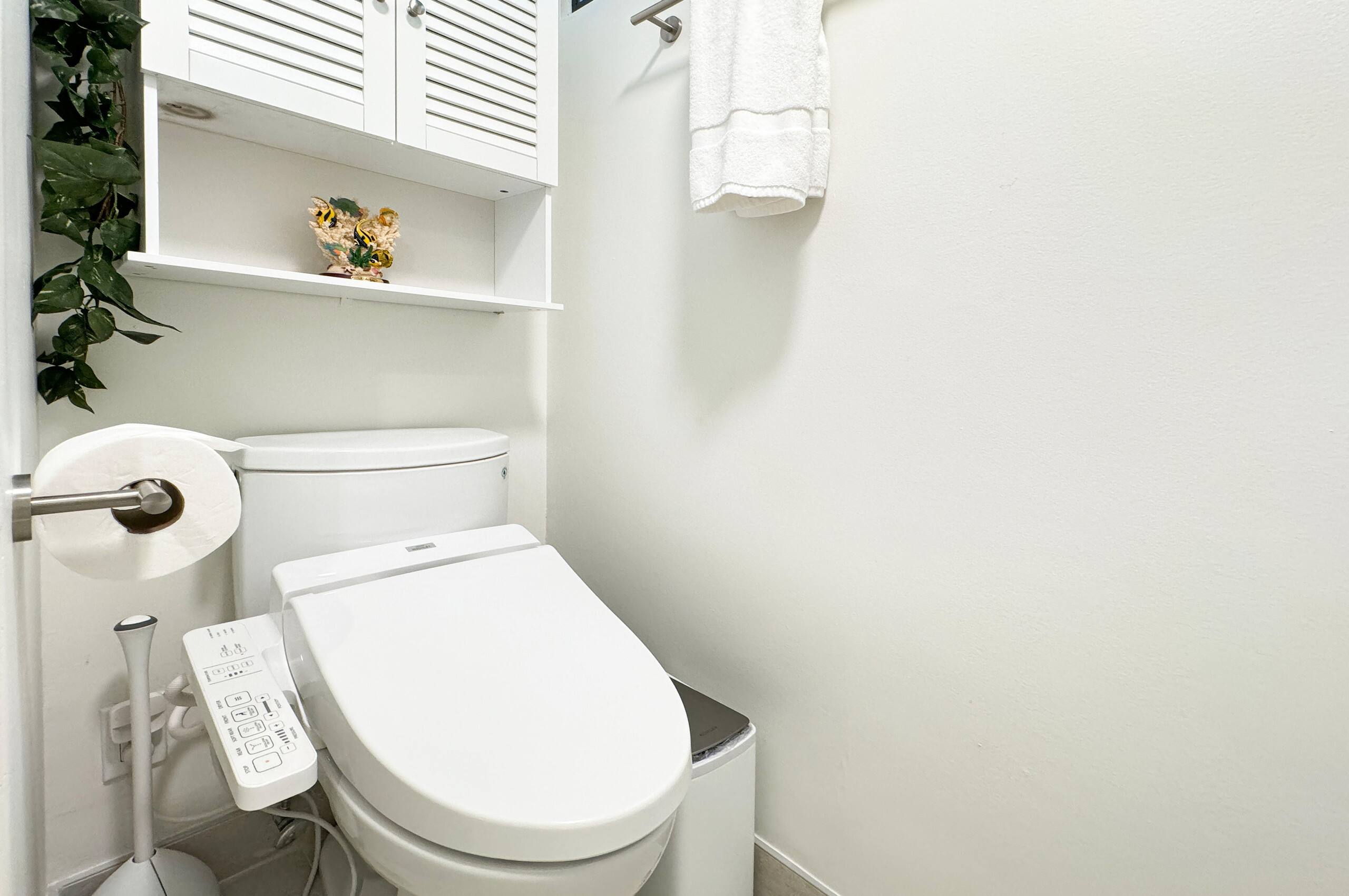 Condo in Honolulu · ★4.89 · Studio · 2 beds · 1 shared bath - Image 13