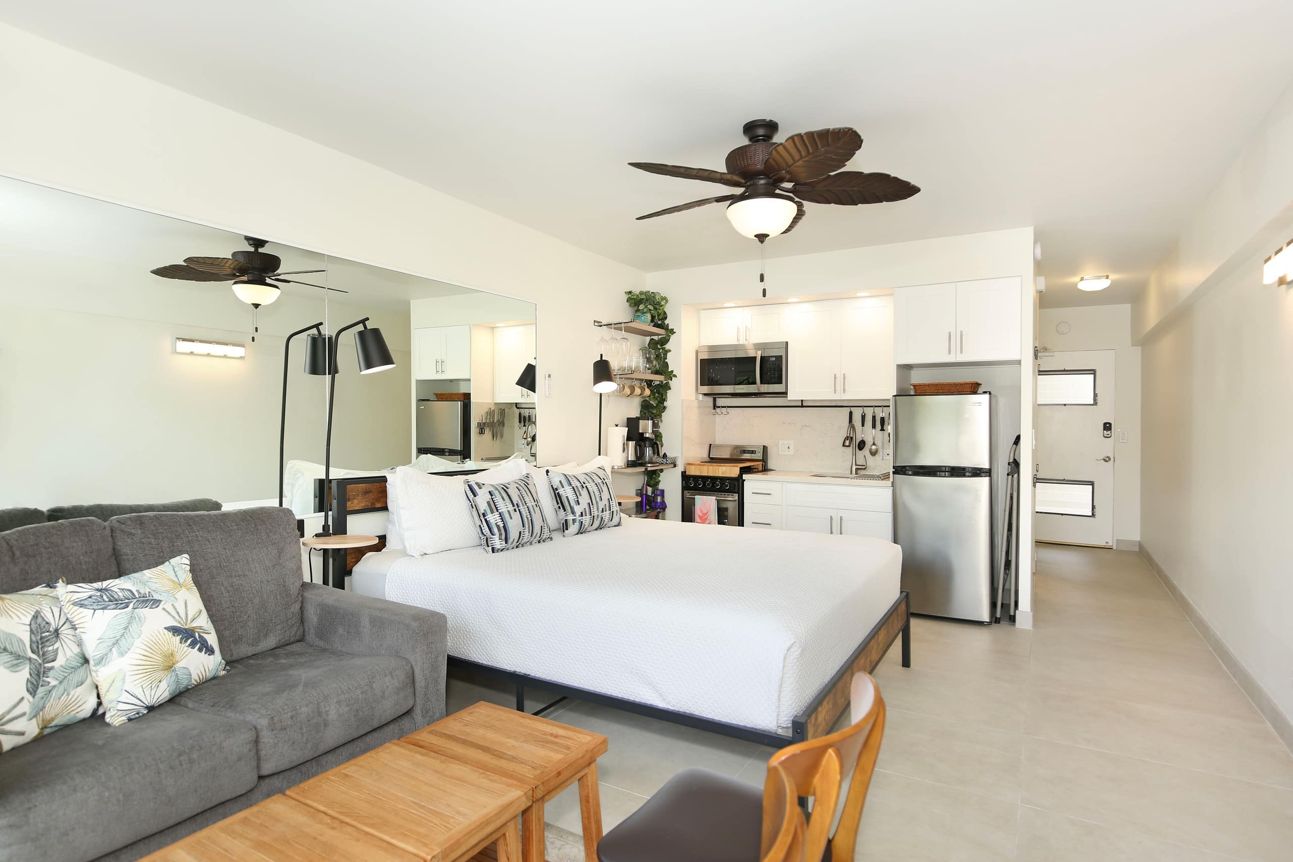 Condo in Honolulu · ★4.89 · Studio · 2 beds · 1 shared bath - Image 3
