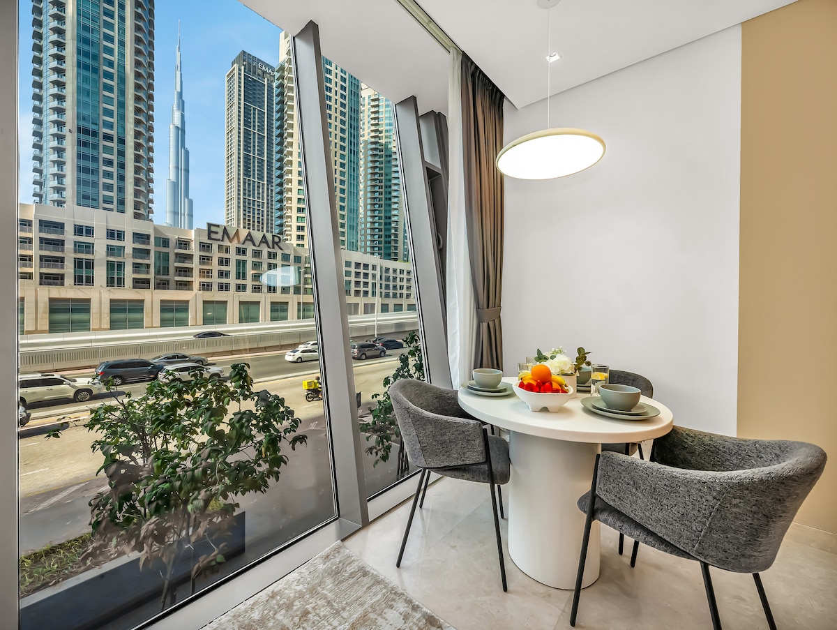Top performing Airbnb: Luxury Studio • Sleeps 3 • Walk to Burj Khalifa in Business Bay