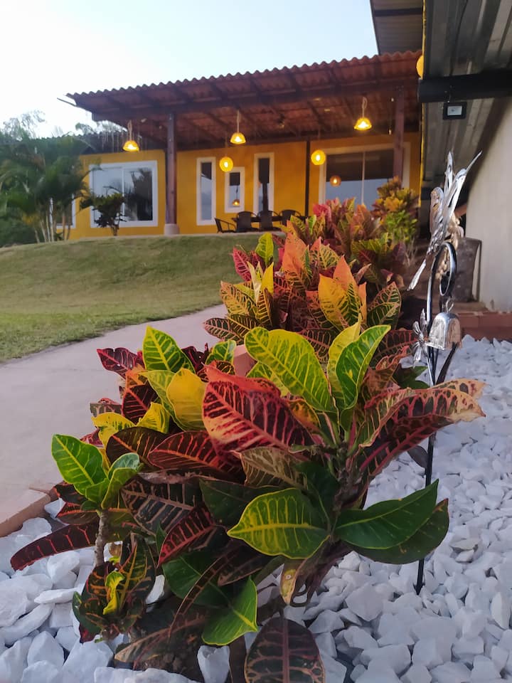 Casa De Campo En El Quindío, Con Piscina Privada - Montenegro, Colombia