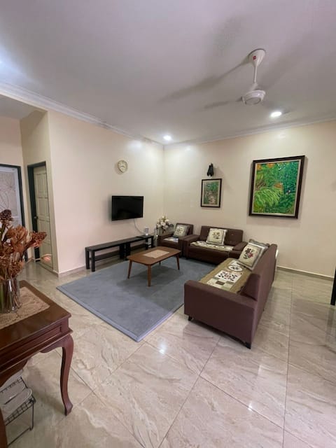 3 Bedroom House With Kids Pool