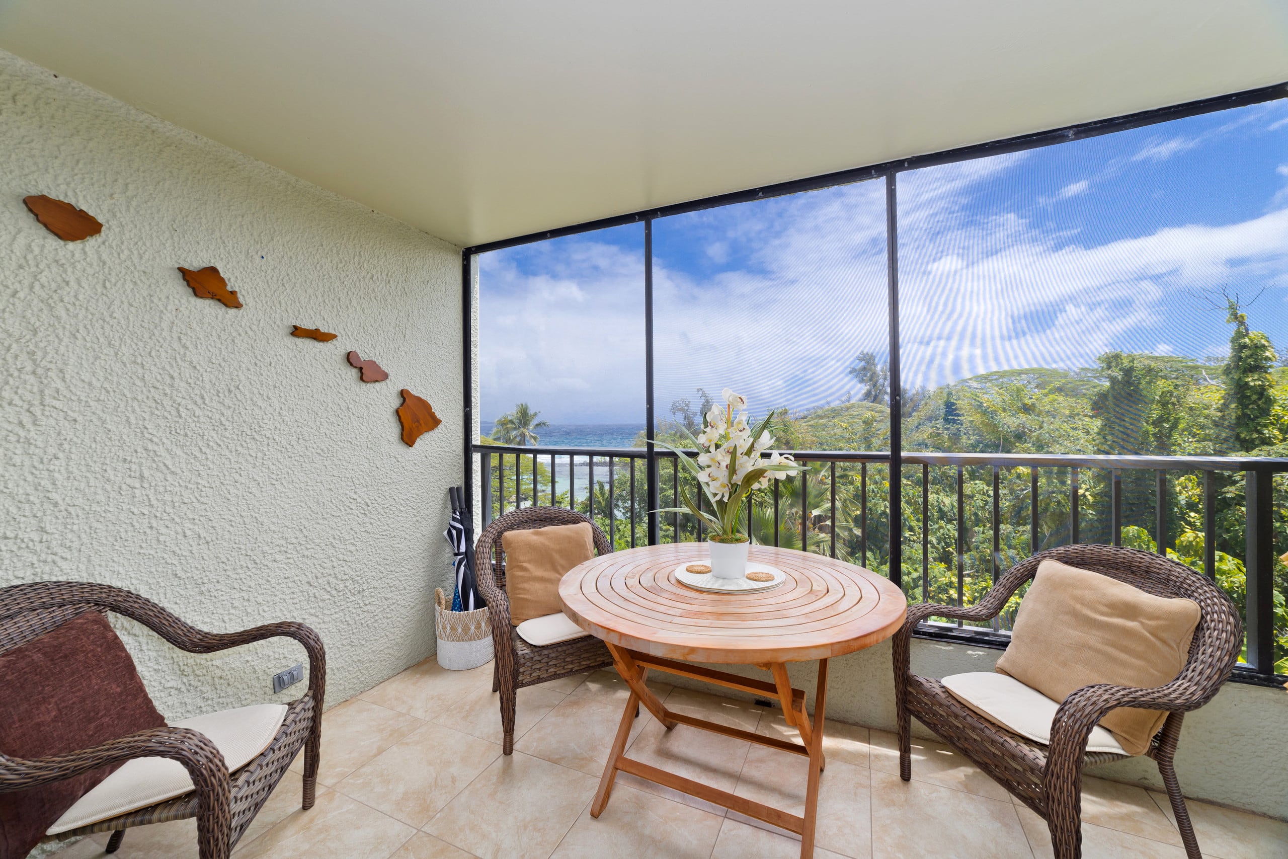 Condo in Hilo · ★4.67 · 2 bedrooms · 4 beds · 1 private bath - Image 22
