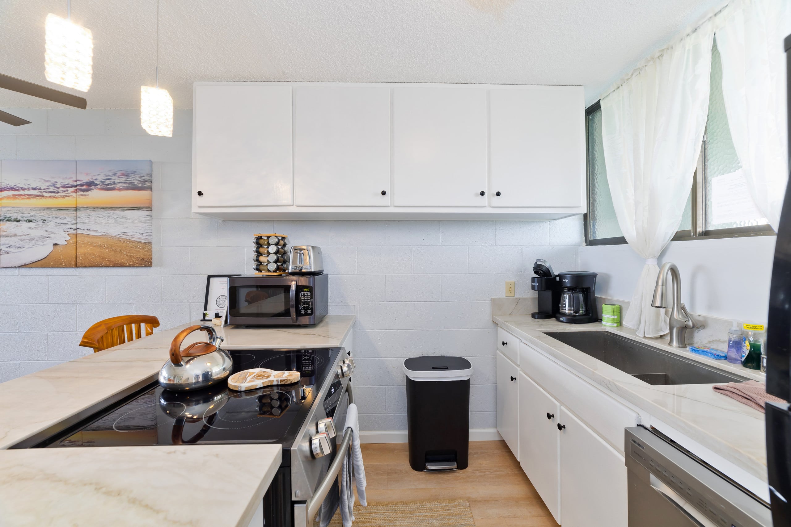 Condo in Hilo · ★4.67 · 2 bedrooms · 4 beds · 1 private bath - Image 5