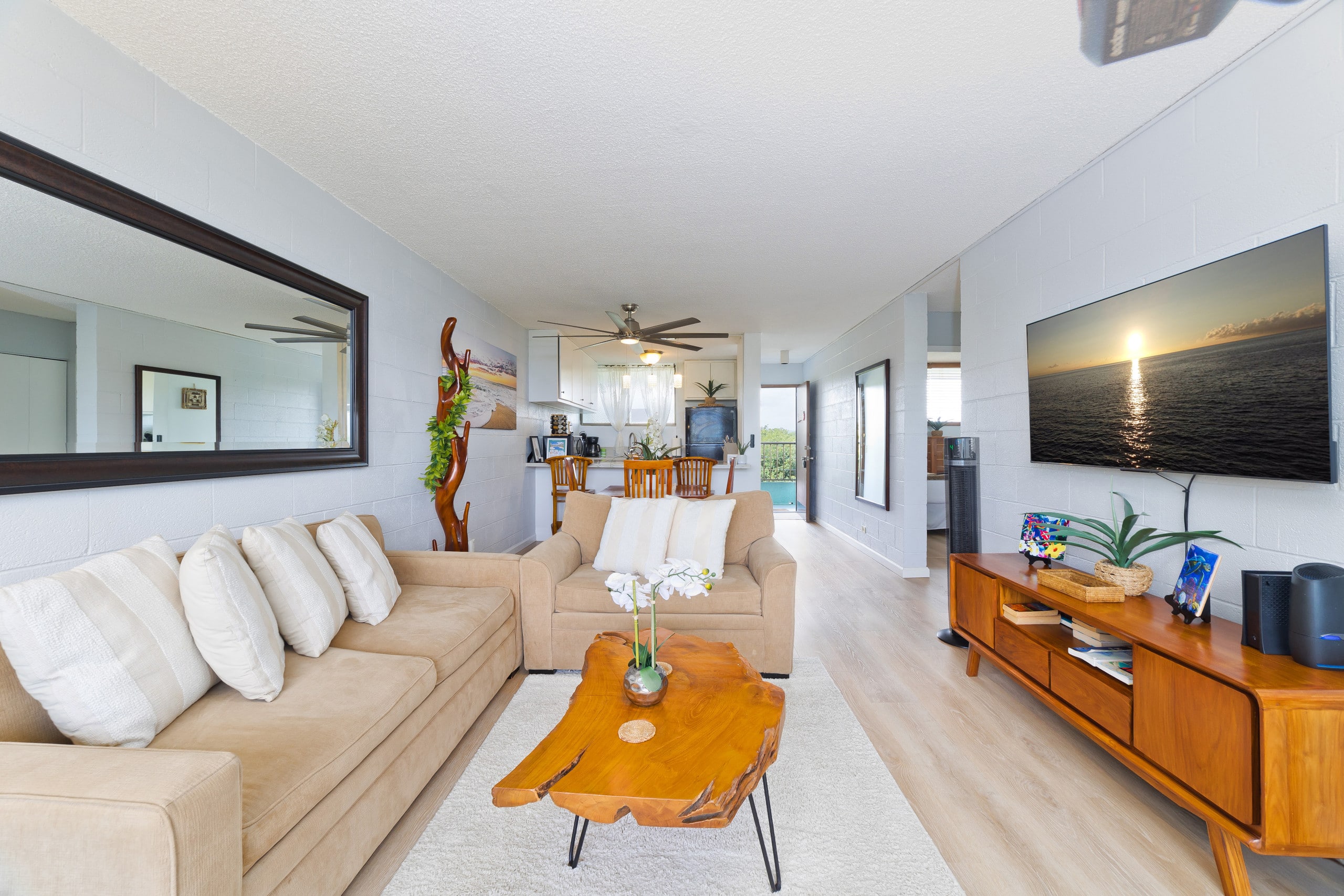 Condo in Hilo · ★4.67 · 2 bedrooms · 4 beds · 1 private bath - Image 4