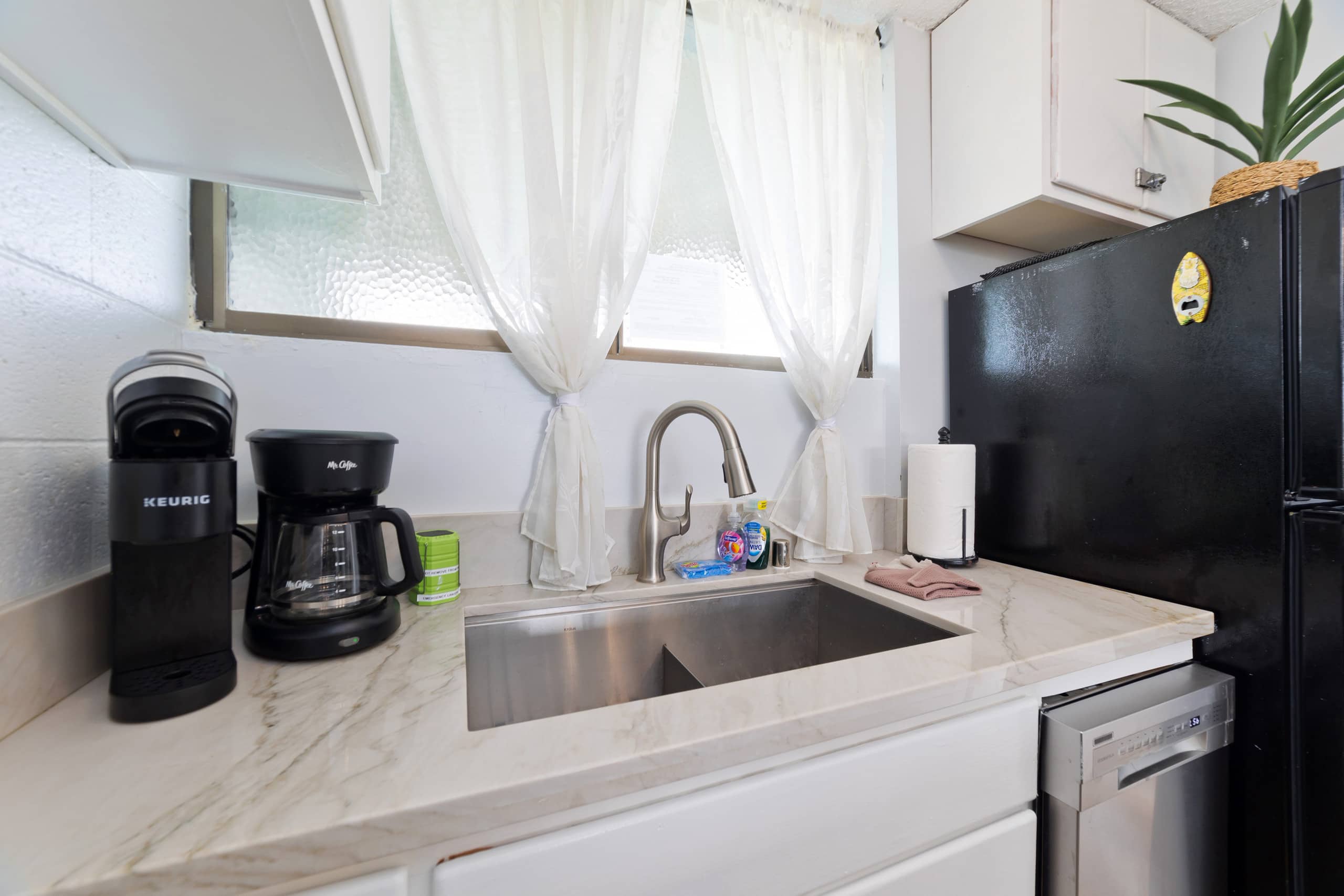 Condo in Hilo · ★4.67 · 2 bedrooms · 4 beds · 1 private bath - Image 8