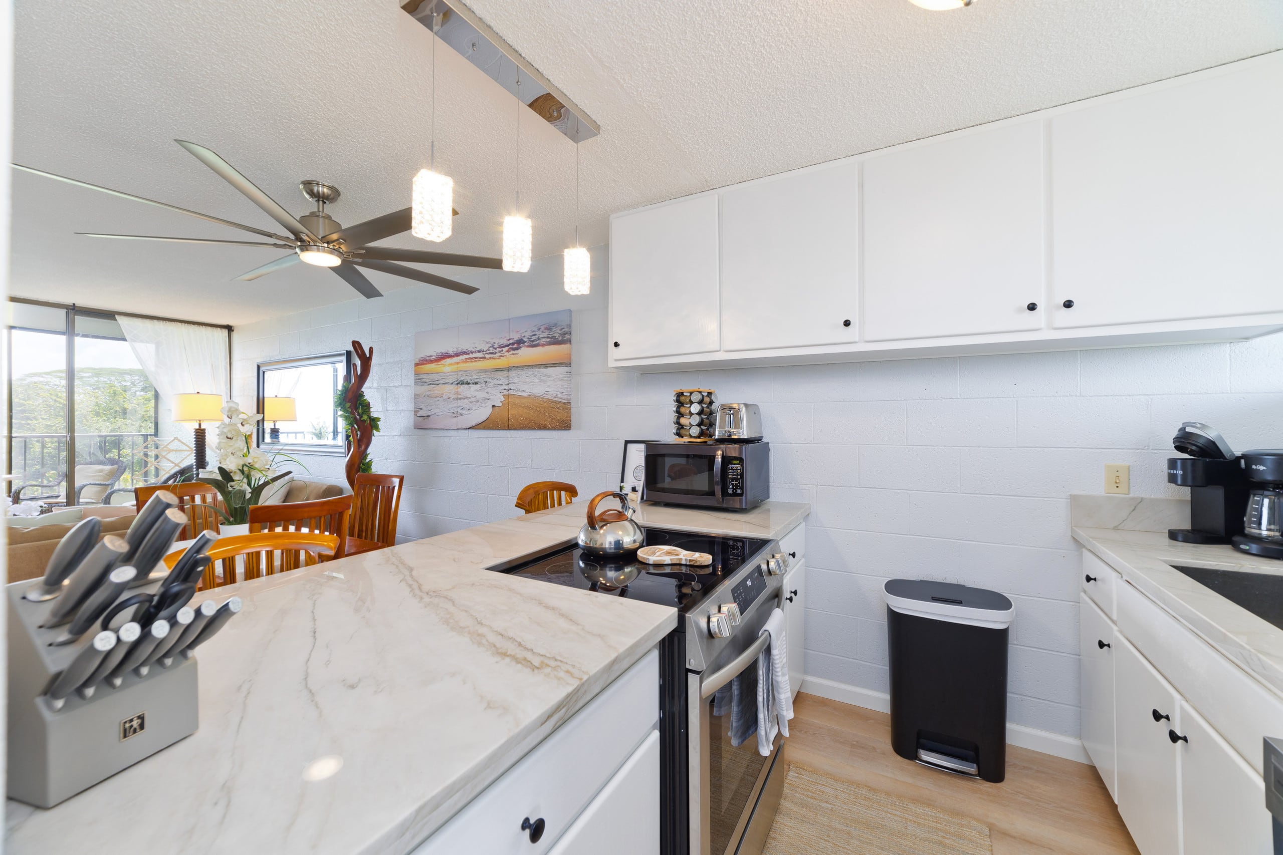 Condo in Hilo · ★4.67 · 2 bedrooms · 4 beds · 1 private bath - Image 6