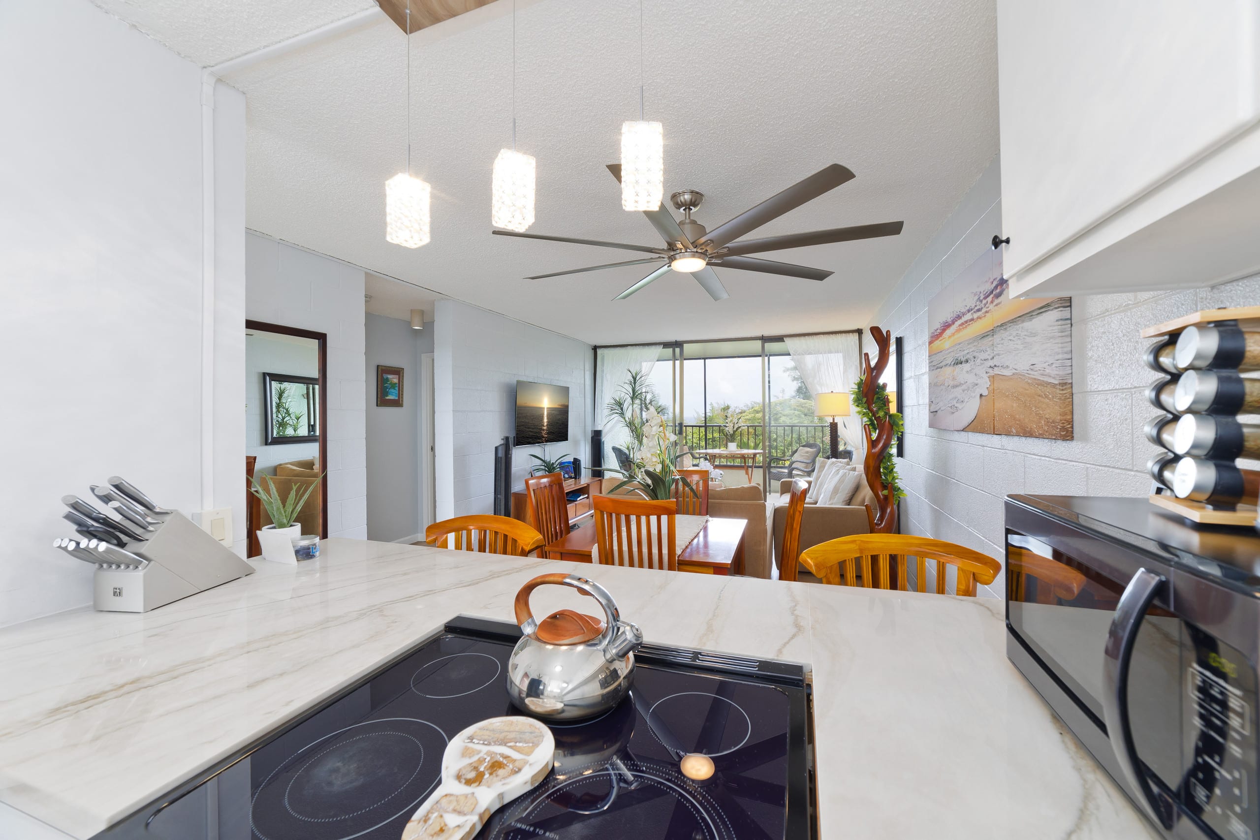 Condo in Hilo · ★4.67 · 2 bedrooms · 4 beds · 1 private bath - Image 7