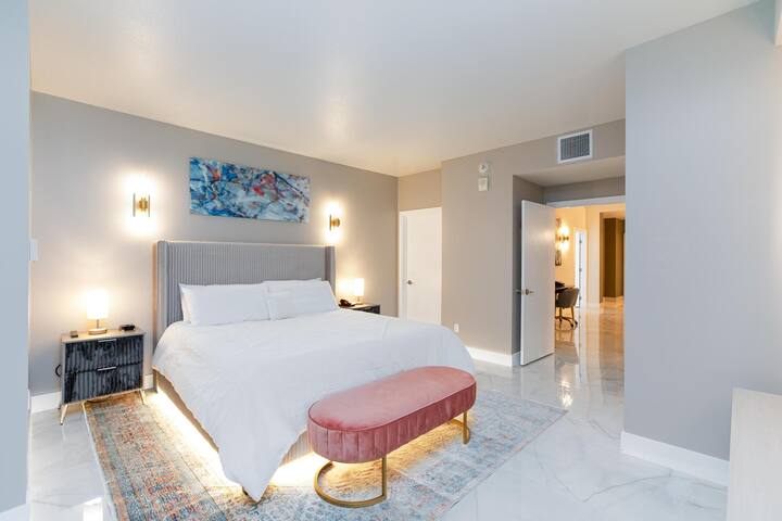 Presidential Suite | Strip View | No Resort Fees! gallery image 4