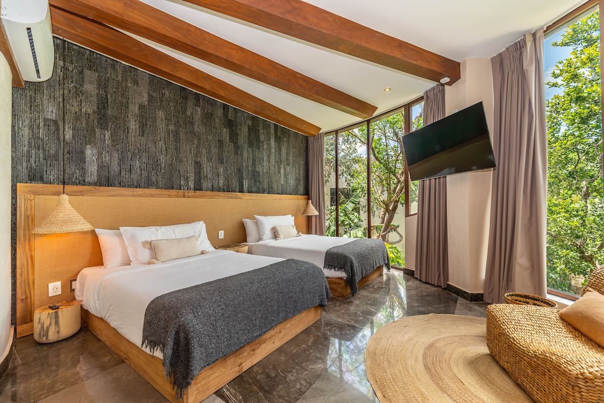 Recamara 2，有2張雙人床，配有密碼鎖匙盒