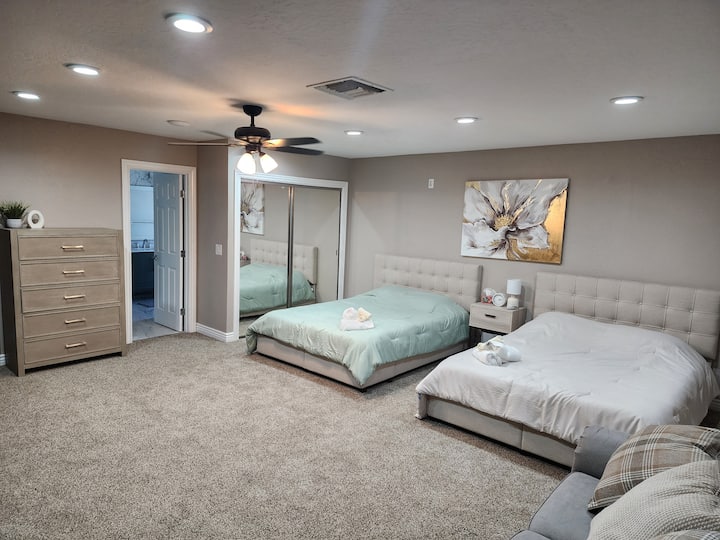 (2) Vitanda vya kifalme vilivyo na sofa ya kuvuta