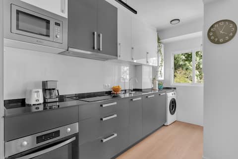 Successful Airbnb property: Bright 3BR Apartment · 300m to Beach · AC in Jardín De La Abadía