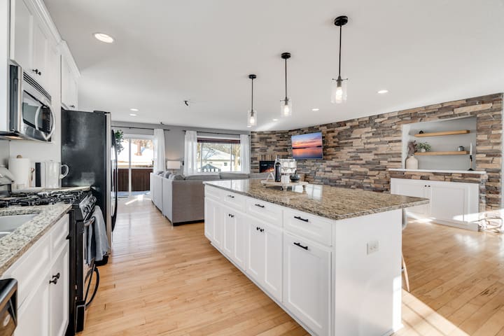 Brookstone Bliss – Hot tub, Pool, Games and more gallery image 3