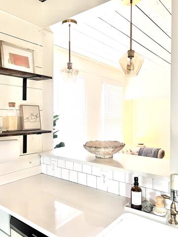 The Carriage House in Fairmount – 6 beds, 3 baths gallery image 5