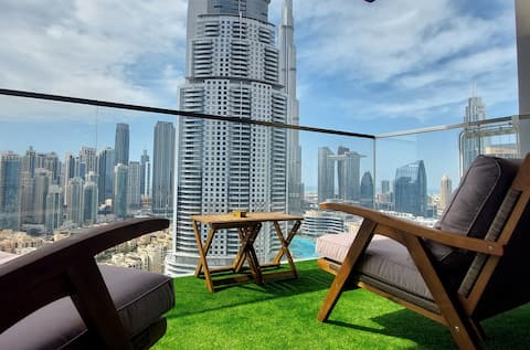 Top performing Airbnb: Stunning Burj laser shows Dubai Mall Connected in Burj Khalifa