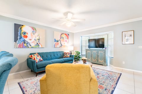 Top performing Airbnb: Walk through SoHo •Near UT•Quiet•Private Courtyard in Soho