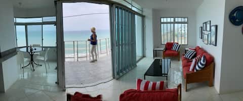 Apartment with ocean views 2 private garage rooms