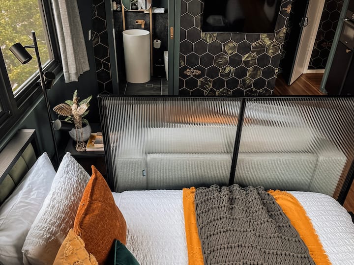 Every space is thoughtfully designed to give you those home away from home feels. Mingle between spaces as and get ready to get comfy.