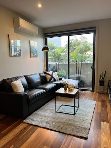 Spacious Modern Entire House in Brunswick Central