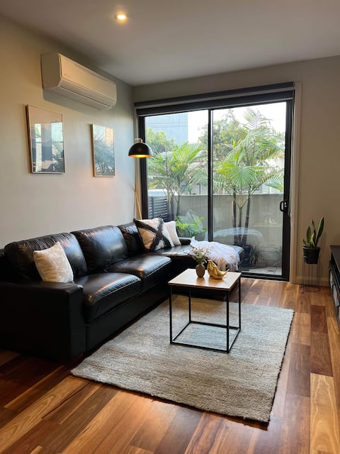 Popular Airbnb listing: Spacious Modern Entire House in Brunswick Central in Brunswick