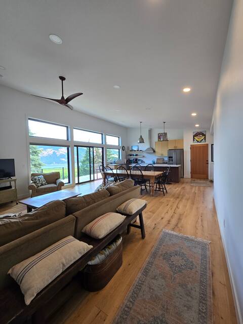 Gorge & Vineyard View,  Secluded  Retreat