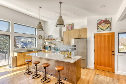 Gorge & Vineyard View Mosier Pickleball Retreat