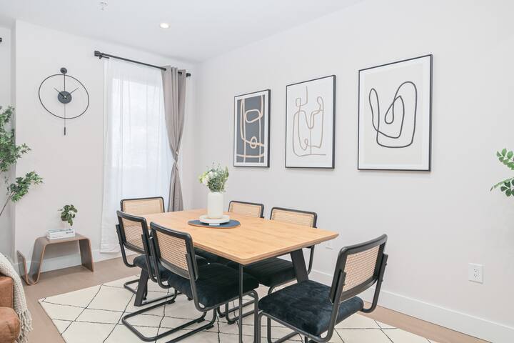 Free Street Parking | Bar Area | 20 Min to NYC! gallery image 5