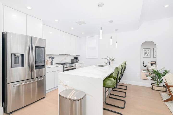 Free Street Parking | Bar Area | 20 Min to NYC! gallery image 2