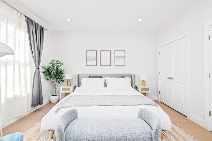 Free Street Parking | Bar Area | 20 Min to NYC! gallery image 3