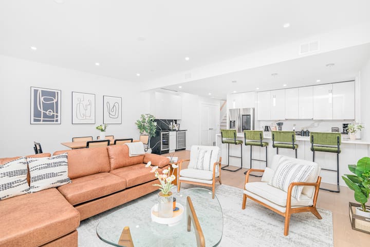 Free Street Parking | Bar Area | 20 Min to NYC!