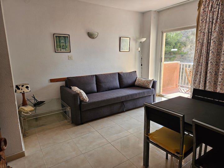 გასაშლელი დივანი (144x200 სმ)