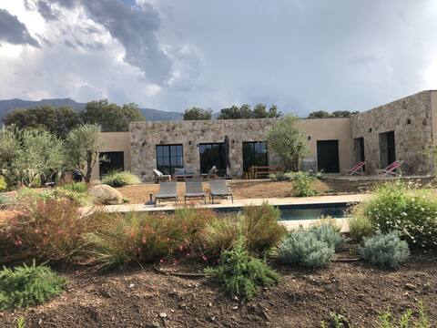 Villa with mountain view, between sea and golf