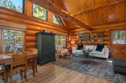 Log Cabin*Hot Tub*Lake front*Fast Wi-fi