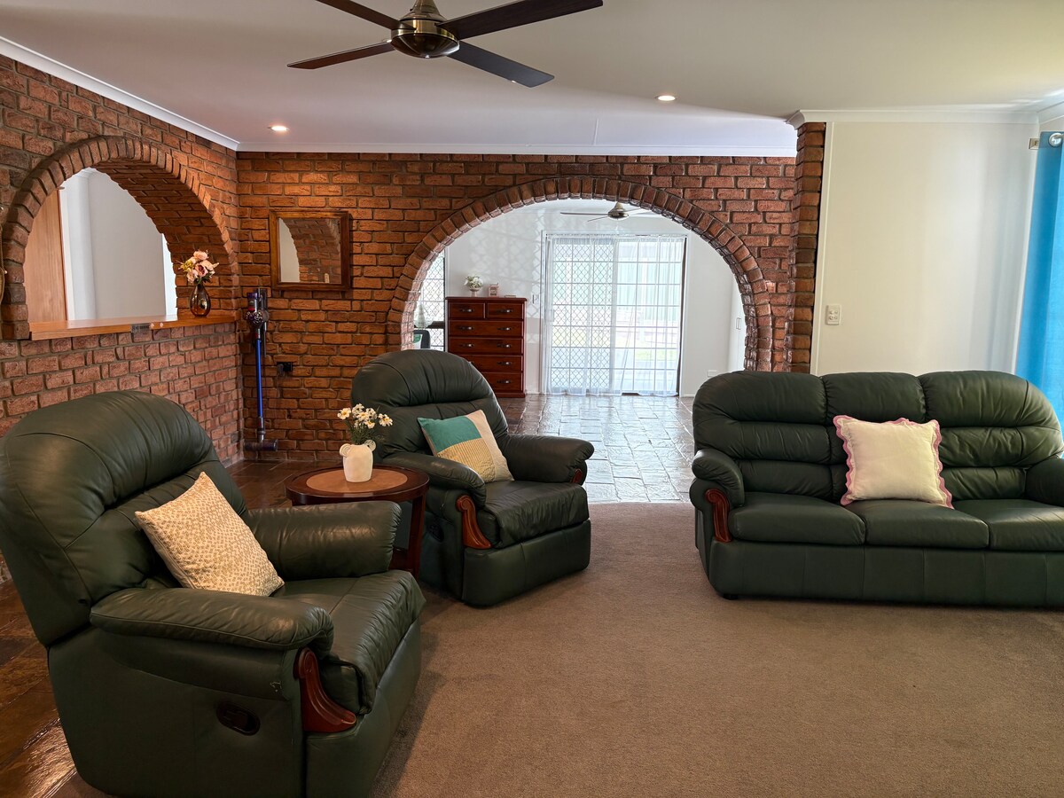 Top Airbnb: Morden Queenslander Home in The Range in Rockhampton Regional