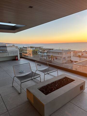 Stunning Luxury Beach House with 180° Views gallery image 2