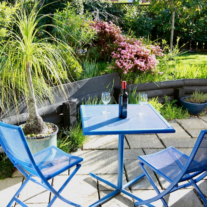 Peaceful Garden, Butterflies & Birds - Auckland
