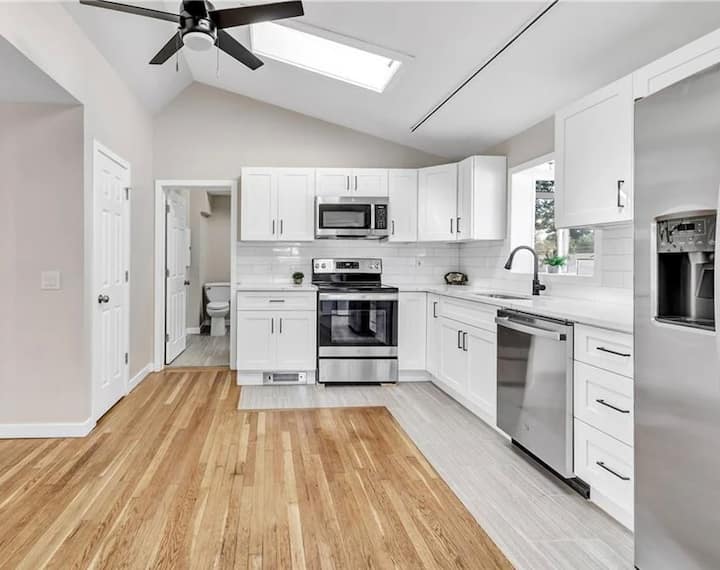 Tranquil Beach House Unit 2 - New Haven, CT