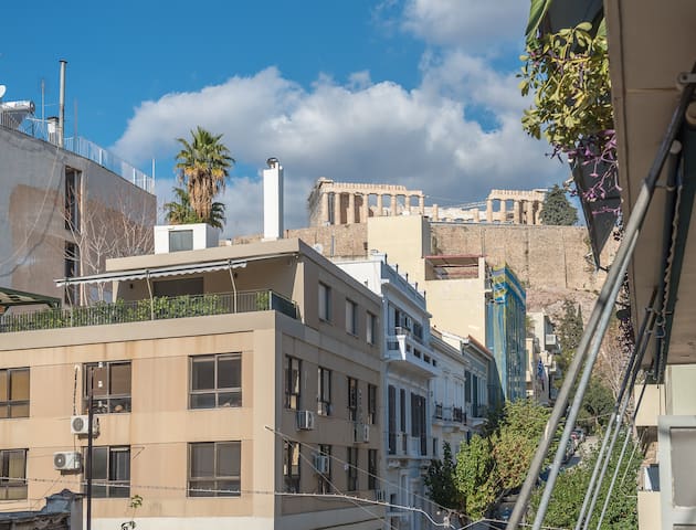 Spacious 2BDR Apt With Acropolis View In Center