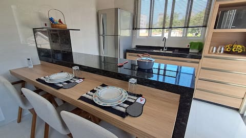 Top performing Airbnb: Studio - 500 meters from Massaguaçu Beach with Pool in Caraguatatuba