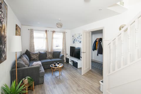 Entire house 2 bedrooms and FREE Parking! Oxford