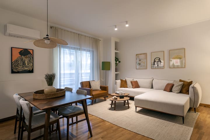Heart of Athens Hidden Gem – Elegant 2 Bed Flat