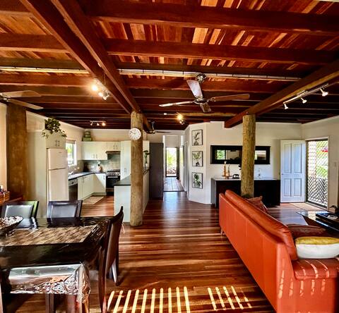 Tree House on Mansfield  -Sleeps 8