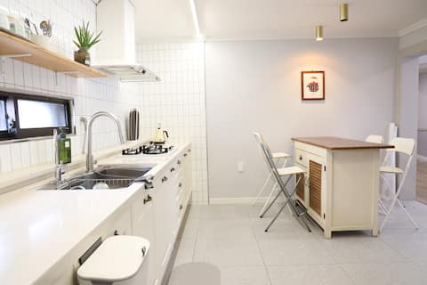 Achromatic Stay
stay achromatic
45 Private House, Ondol Room, Jinju City, Jinju Jungang Market, Jiny