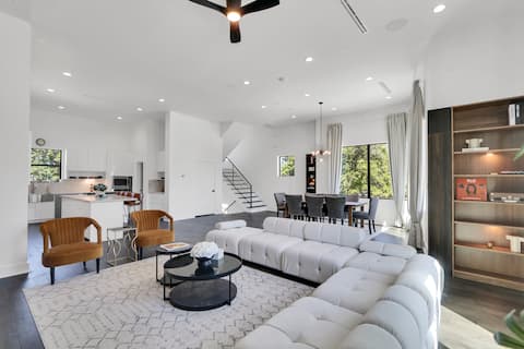 Top Airbnb: Modern Luxury Retreat · Galleria Area - A in Mid West