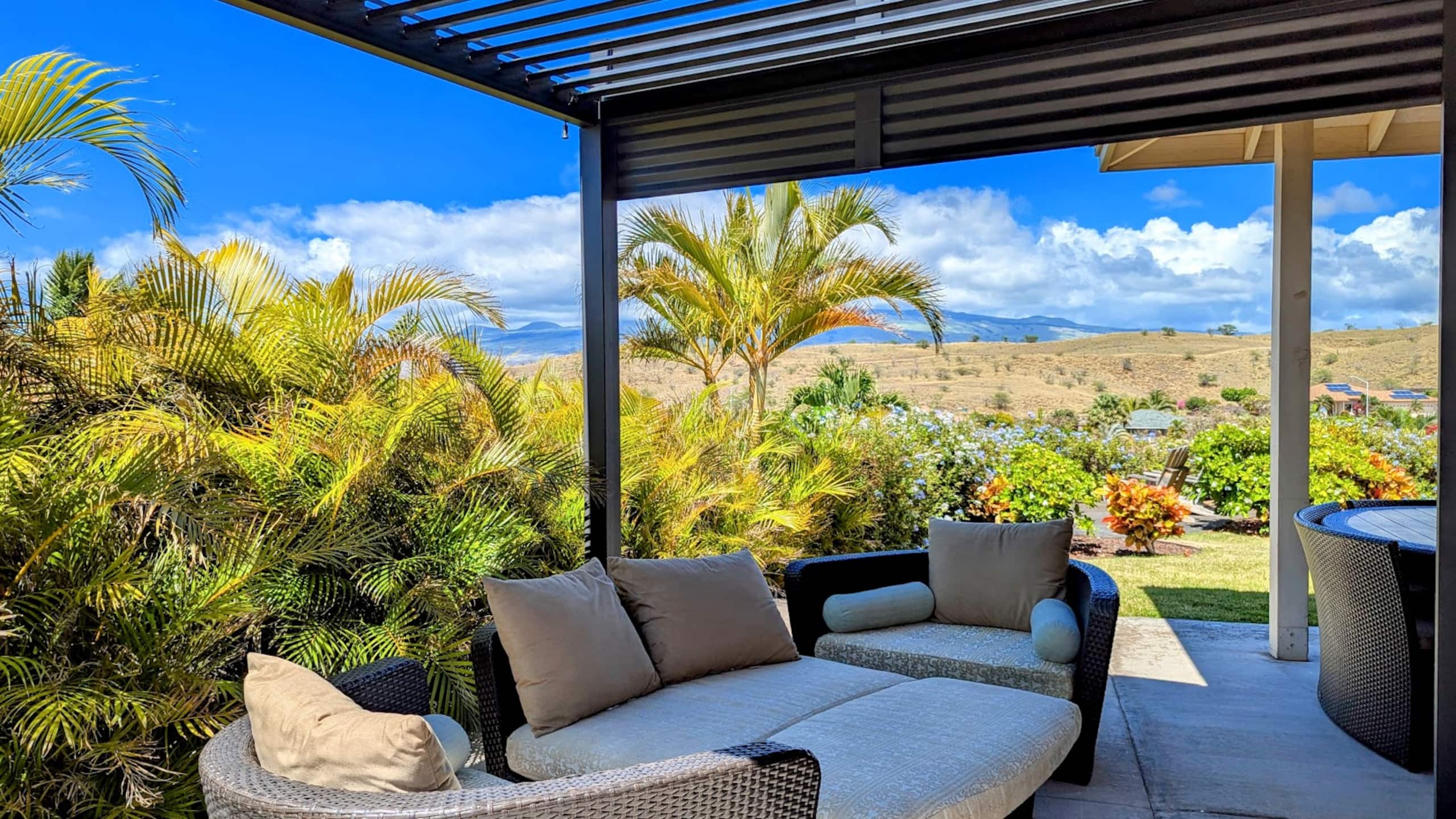 Amazing Ocean/Mountain Views - Contemporary Home - Photo 16