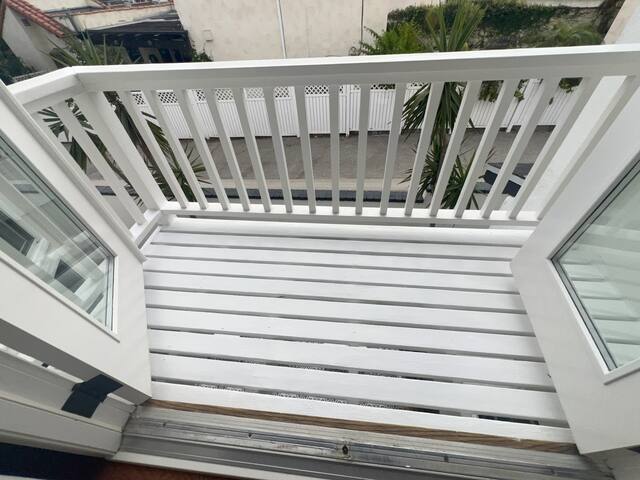 Coastal LA Retreat – Huge & Amazing Floor Plan gallery image 5