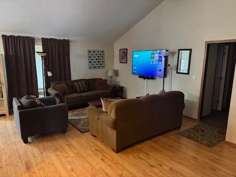 Salem AC 3 br/2ba Quiet Comfy All The Comforts