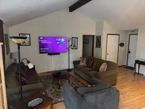 Salem AC 3 br/2ba Quiet Comfy All The Comforts