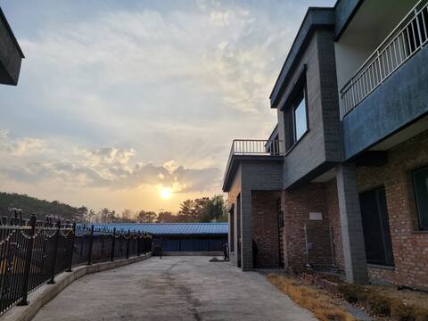 Romance of the countryside (1 +2 floors, kids)/gathering place/barbecue/reservoir view/house with ya