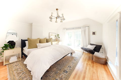 Family Favorite! Safe & Walkable to Dining & Shops